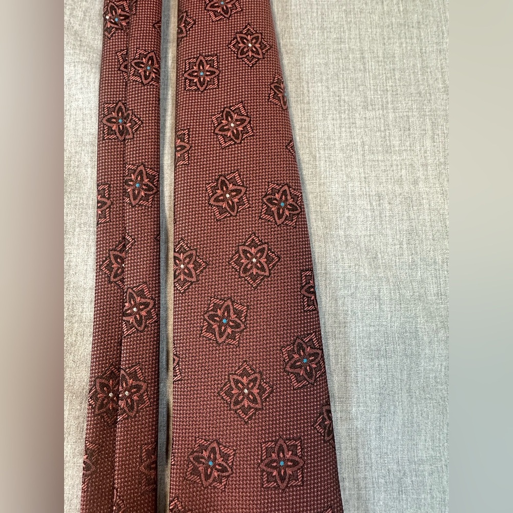Christian Dior Burgandy Geometric Men's Tie - Picture 2 of 7